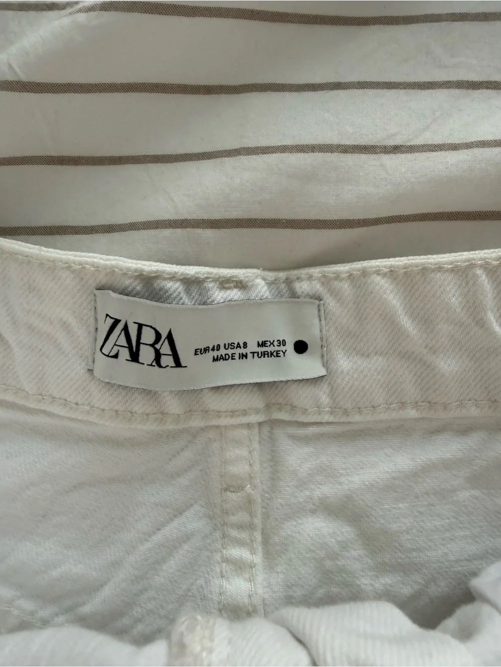 Zara White Frayed Hem Denim Shorts